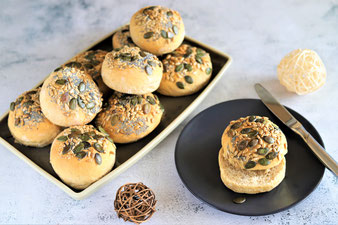 Körnerbrötchen oder Dinkelbrötchen auf dem Zauberstein sowie Ofenzauberer oder White Lady aus dem Pampered Chef Onlineshop