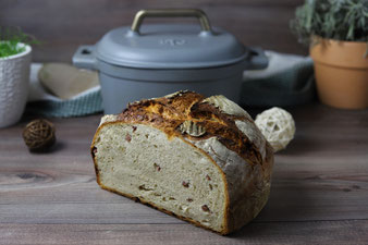 Speckbrot im emaillierten gusseisernen Topf von Pampered Chef