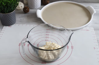 Cheesy Crust Pizza Spezial mit Teigunterlage, Teigroller, Nixe, Käsereibe auf der White Lady oder Zauberstein und Ofenzauberer im Pampered Chef Onlineshop bestellen