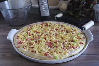Käse mit der groben Microplane Reibe von Pampered Chef eiben