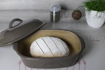 König Ludwig Brot aus dem Ofenmeister mit Teigunterlage, Edelstahlschüssel, Kuchengitter und Edelstahl Streufix aus dem Pampered Chef Onlineshop bestellen
