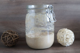 Sauerteig mit Weizen ansetzen und füttern