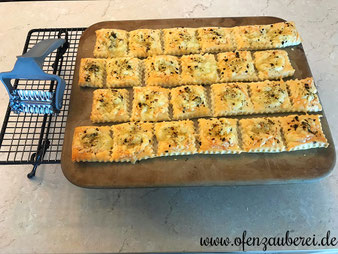 Käsecracker mit dem Keks-Ausstechroller von Pampered Chef und dem Zauberstein im Pampered Chef Onlineshop bestellen