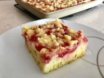 Erdbeer Streusel Kuchen mit kleiner Streicher und großer Ofenzauberer James im Pampered Chef Onlineshop bestellen