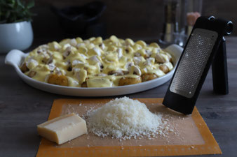 Holzfällerplatte auf der White Lady mit Kuchengitter, Edelstahlschüssel und Gemüsemax online im Pampered Chef Onlineshop bestellen