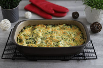 Spinat Lasagne mit Micoplane Reibe, Edelstahlschüsseln, Salz & Pfefferstreuer sowie Kuchengitter und Mix´n Scraperschaber in der Ofenhexe aus dem Pampered Chef Onlineshop