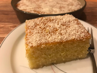 Mediterraner Zitronen Grießkuchen Revani Tatlisi aus der Stoneware rund von Pampered Chef