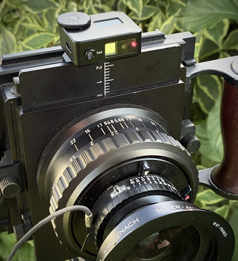 4x5" Großformatkamera Gaoersi 45 mit aufgestecktem Reflx Lab RANGE LUX METER. Foto: bonnescape.de