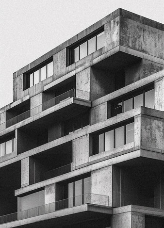 Sichtbare Konstruktion eines brutalistischen Gebäudekonzeptes. Individual Prompt/KI.www.bonnescape.de