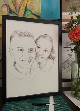 Met de hand getekende portretteking in opdracht. Het perfecte cadeau van hem voor haar verjaardag, een cadeau om nooit meer te vergeten. 