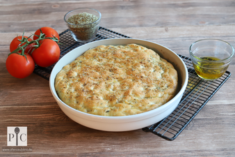 Rosmarin Focaccia in der Nixe und runden Ofenhexe aus dem Pampered Chef Onlineshop kaufen