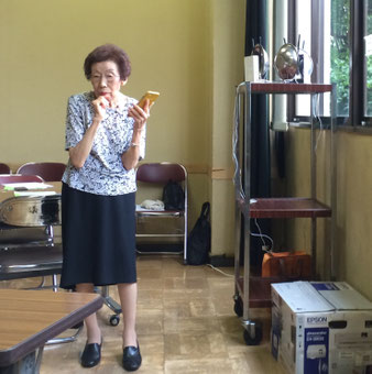 ☆無線のスピード計測中のわがマドンナ88歳坂部禮さん。思案中。