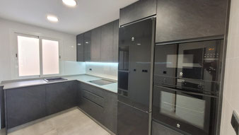 cocina jaen, cocina pizarra, cocina gris, cocina moderna, cocina torredelcampo, porcelanico ascale, armani silver