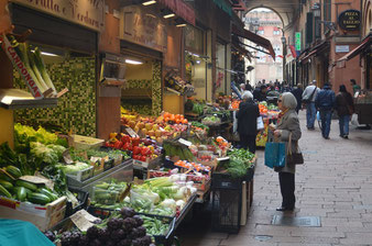 Straßenmarkt in Ferrara