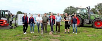 Marie Dapper (Abteilungsleiterin), Ida ter Braak, Christoph Vornholt (Vorsitzender), Frank ter Duis (Geschäftsführer), Daniel Zazopoulos (Sportwart), Raimund Schneider (Kreis-Verbands-Vorsitzender, Borken), Bernhard Bönning mit Jannes und Fiona Kaup