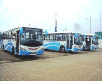 Autobuses nuevos de la empresa de transporte urbano Transdelfines, S. A., de Manta, Ecuador.
