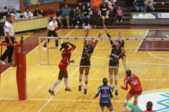Kim Willoughby en ataque cruzado por las Indias / Foto por Heriberto Rosario Rosa