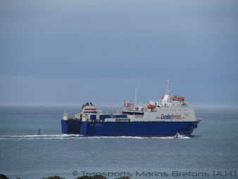 Le M/V Commodore Goodwill quittant Saint-Malo en direction de Jersey, puis Guernesey.