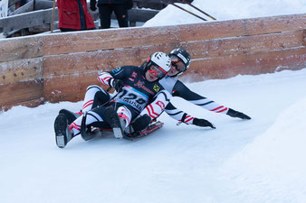 Am Bild das erfolgreiche Doppelsitzerduo Maximilian Pichler und Dominik Maier bei Ihrer Siegesfahrt zum ersten gemeinsamen Junioren-Weltcupsieg (Foto: Photolove Miriam Jennewein)