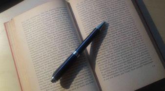 Egal wie großartig ein Buch ist: Ohne Absätze macht es garantiert keinen Spaß.