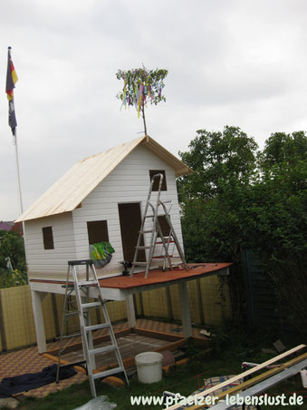 Selbst gebaut Kinderhaus Holzhaus Stelzen Richtfest