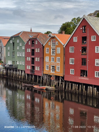 Ik moest denken aan Amsterdam die stad gebouwd op palen, alleen is het Trondheim