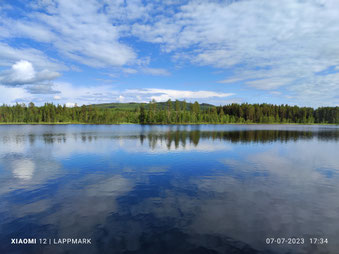 Een prachtig uitzicht vanaf deze natuurcamping. Er zijn toiletten, utedas, en er is drinkwater. Verder is er geen luxe. Of wel, er is een bastu (sauna)