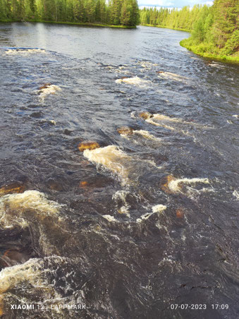 Water is ook zo'n onderwerp dat me altijd weer boeit. Ik houd ervan om water en stenen te fotograferen