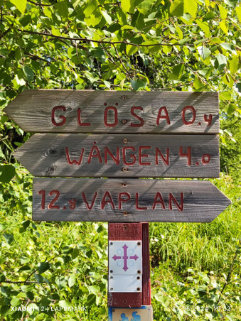 Glösa 400 m, Wangen 4 km en 12,8 km naar Vaplan in de andere richting. Hier loopt ook de Pilgrimsleden St Olavsleden