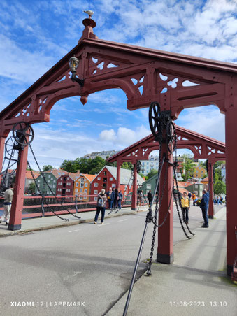 De oude ophaalbrug over de Nidelva