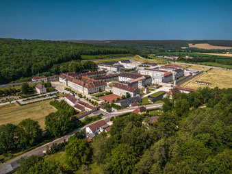 Vue aérienne de l'Abbaye-Prison de Clairvaux en 2023.