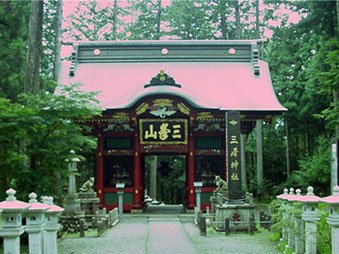 三峯神社 隋身門