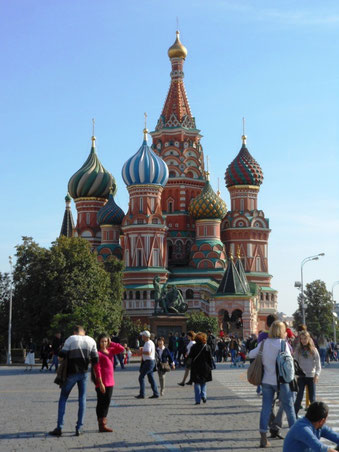 モスクワといえばやはりコレ。聖ヴァシーリー聖堂。晴れた日に来ると、本当に良い気持ちになります。