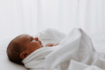Newborn Shooting, Newbornfotograf, Fotograf Dingolfing, Babyfotograf Dingolfing, Straubing, Landshut, Deggendorf, Sevi Koch Landshut, Nicole Hecht, Stefanie Rössner, Romana Photography