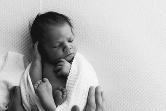 Newborn Shooting, Newbornfotograf, Fotograf Dingolfing, Babyfotograf Dingolfing, Straubing, Landshut, Deggendorf, Sevi Koch Landshut, Nicole Hecht, Stefanie Rössner, Romana Photography