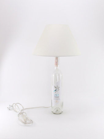 Una lampada bottiglia creata con il nostro kit portalampada e27 oro