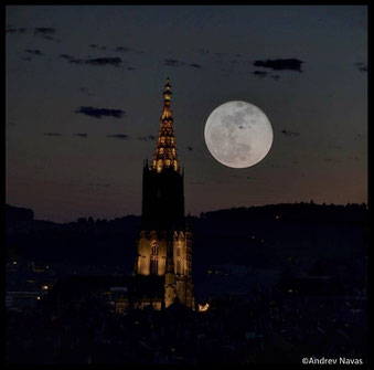 The moon over Berne by _bernstagram_Fotograf: @andreynavas