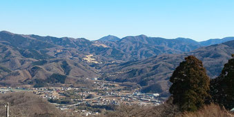 宝登山からの秩父の山々