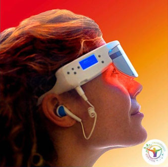 Dame avec lunettes psio mode relaxation rouge