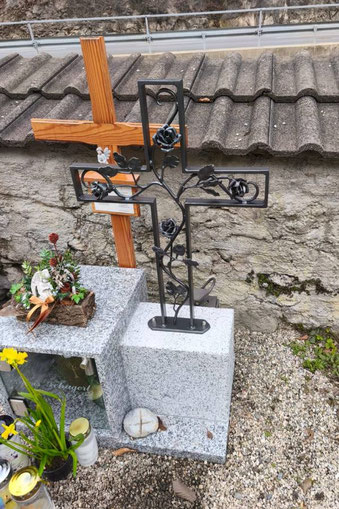grabkreuz-aus-schmiedeeisen-adolf-pillwatsch-seitenstetten-niederösterreich-eisenstraße-österreich