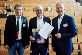 von links nach rechts: Prof. Dr. Jürgen Stember (Hochschule Harz), Börje Wichert (Duisburg Business & Innovation GmbH) und Thomas Hammann (DVWE-Vorsitzender)