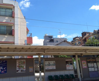 ☆写真は世田谷線松原駅のホーム。久しぶりの青空。