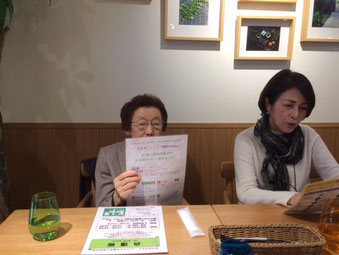 ☆昼食はホームクレール用賀様の1階で。左側はわがマドンナ坂部禮さん。右はHさん。生田さんは他用で移動されました。
