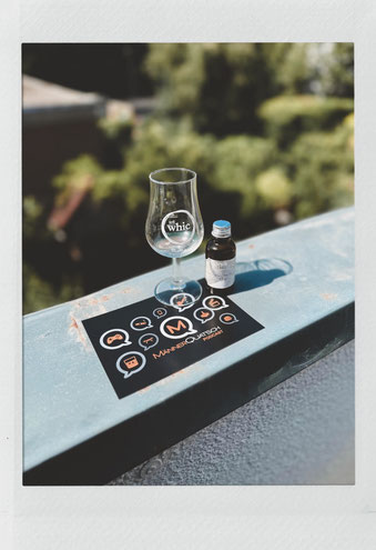 Das Titelbild zu Männerquatsch Podcast Folge 191 (Switch 2 Unboxing, Unreal Engine 5.6, Xbox Handheld ROG Ally) zeigt einen "Bunnahabhain 12 Jahre Small Batch Distilled" Single Malt Whisky.