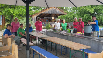 Das SuppensternTeam bei der Vorbereitung des Suppensonntags