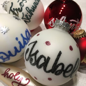 Handlettering Anleitung: Gestalte deine Weihnachtskugeln mit Embossing - eine einzigartige Möglichkeit für spezielle Weihnachtskugeln 