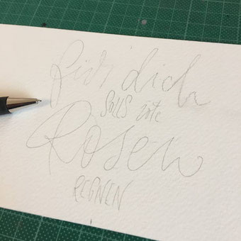 DIY Flaschenbanderole mit Handlettering - Vorzeichnen mit Bleistift