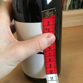 DIY Flaschenbanderole mit Handlettering - Schritt 1: Flasche ausmessen