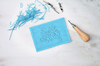 einfache Anleitung: So kreierst du aus deinem eigenen Lettering einen Stempel mit Linolschnitt