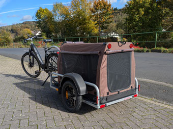 Hier gezeigt ein Tieflader Le Camion Sportgrip mit toller Softbox DBX-110